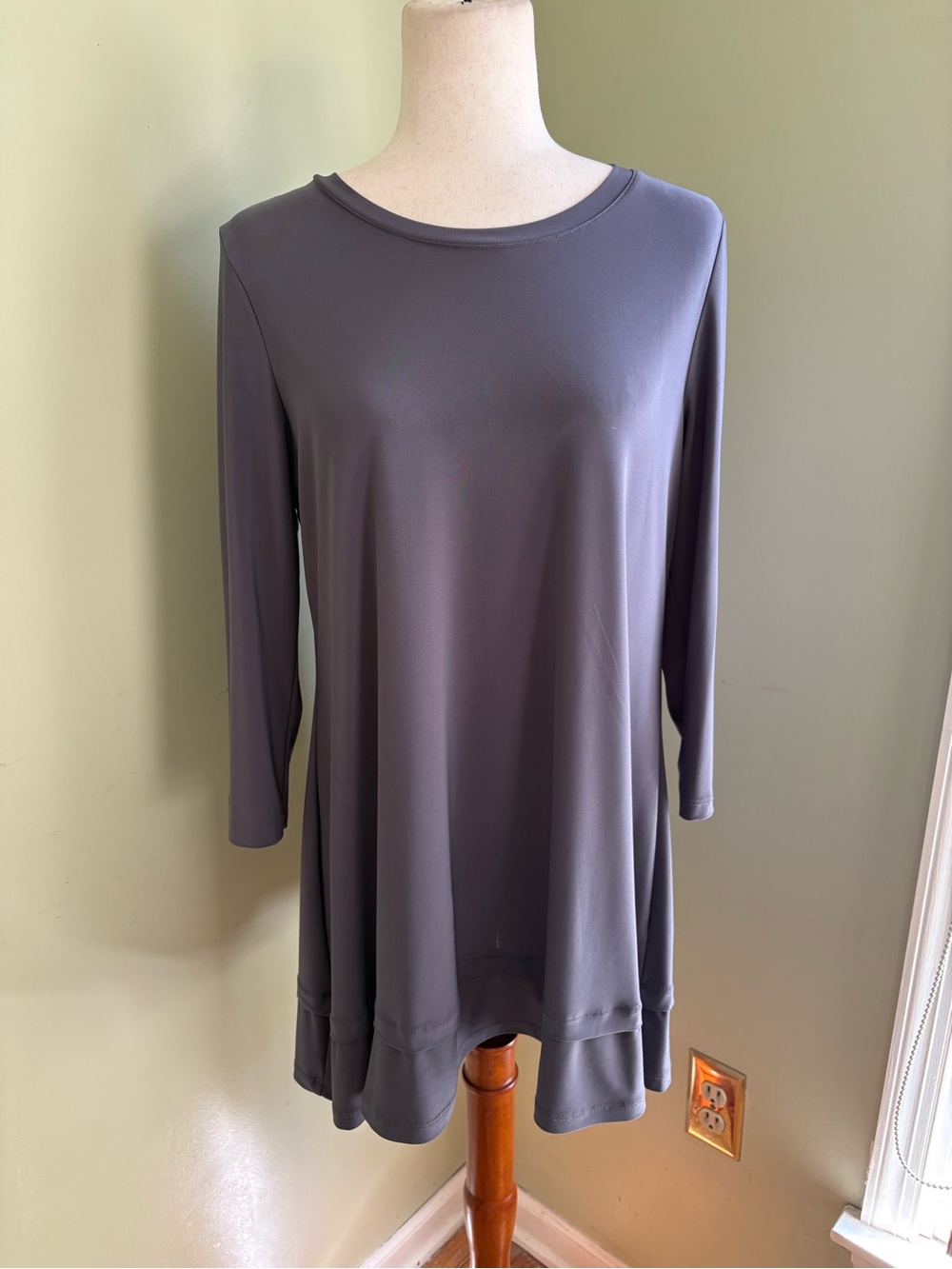 IC by Connie K jersey tunic in grey  M. Round neck, decorative hem Great shape!